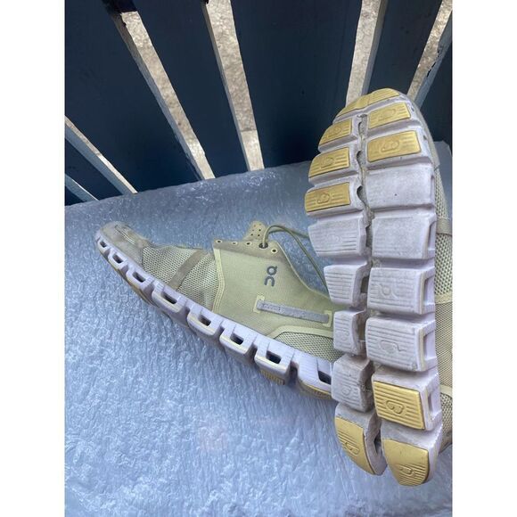 On Swiss Women’s Engineering Cloud Running Yellow Sneakers Sz 10 US - Picture 9 of 10